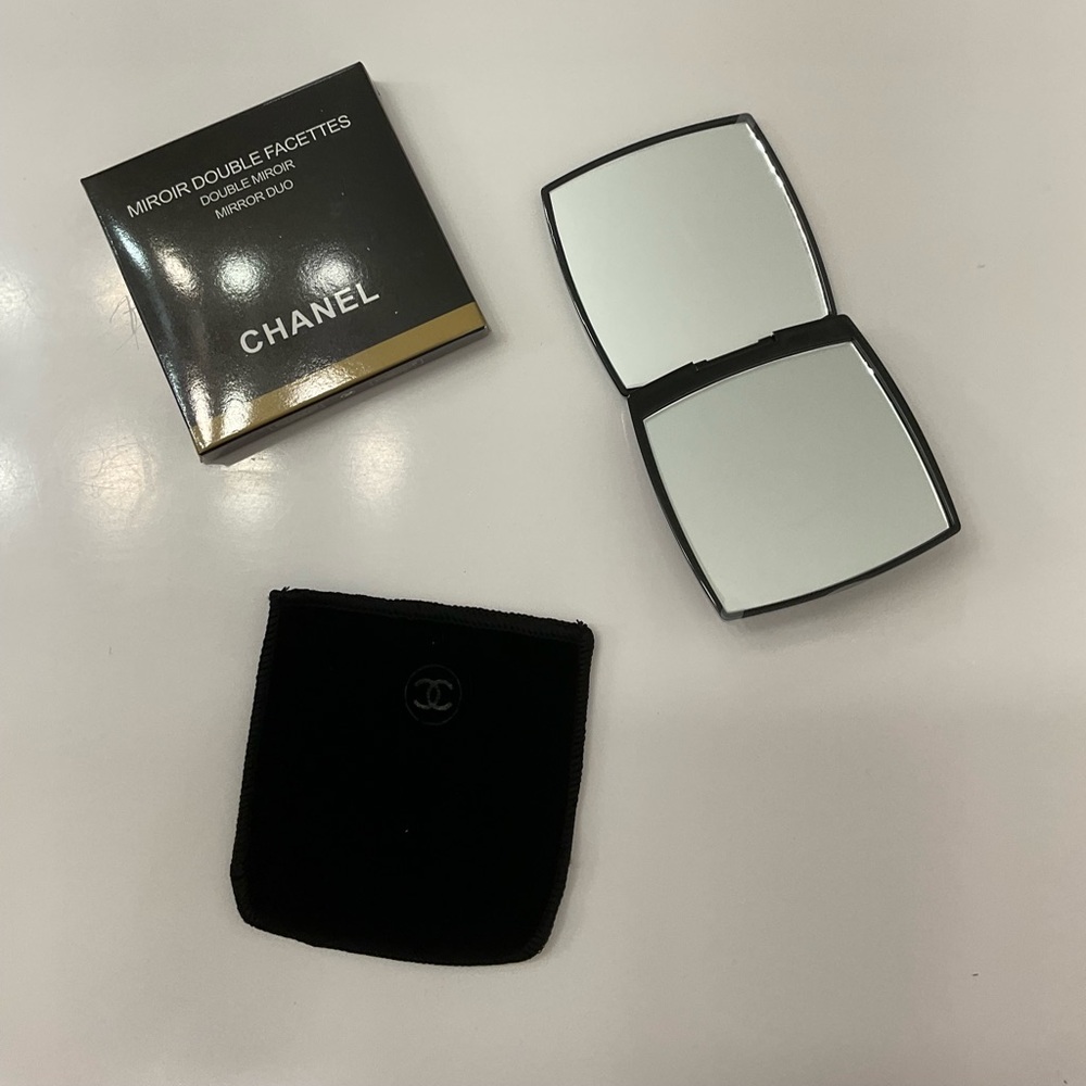NIB CHANEL Beauty Black Compact Mirror with Black Pouch - Picture 3 of 3